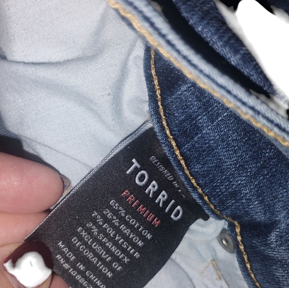Torrid Premium Jeggings Distressed Jeans Denim Stretchy Plus Size 16 R - Picture 4 of 5